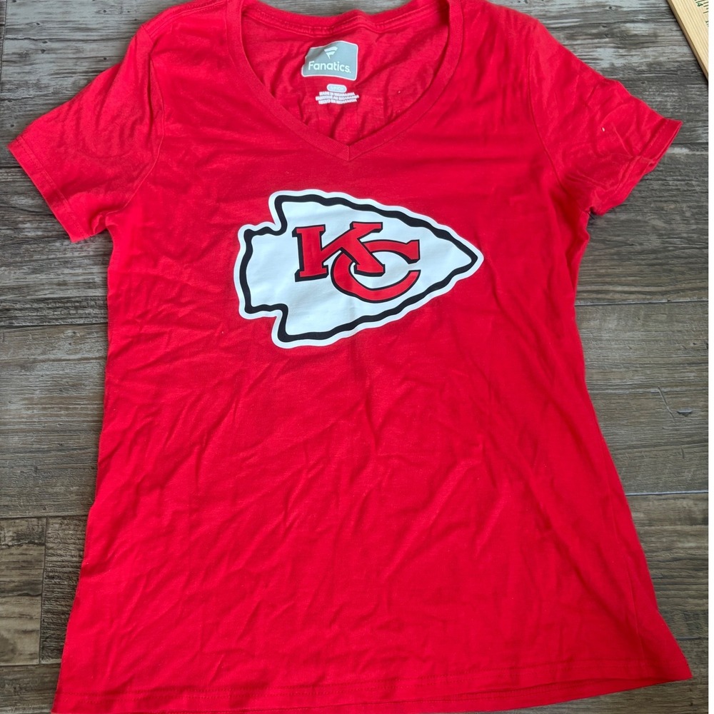 Fanatics Kansas City Chiefs Travis Kelce 87 Red V-Neck T-Shirt Womens Small NEW
